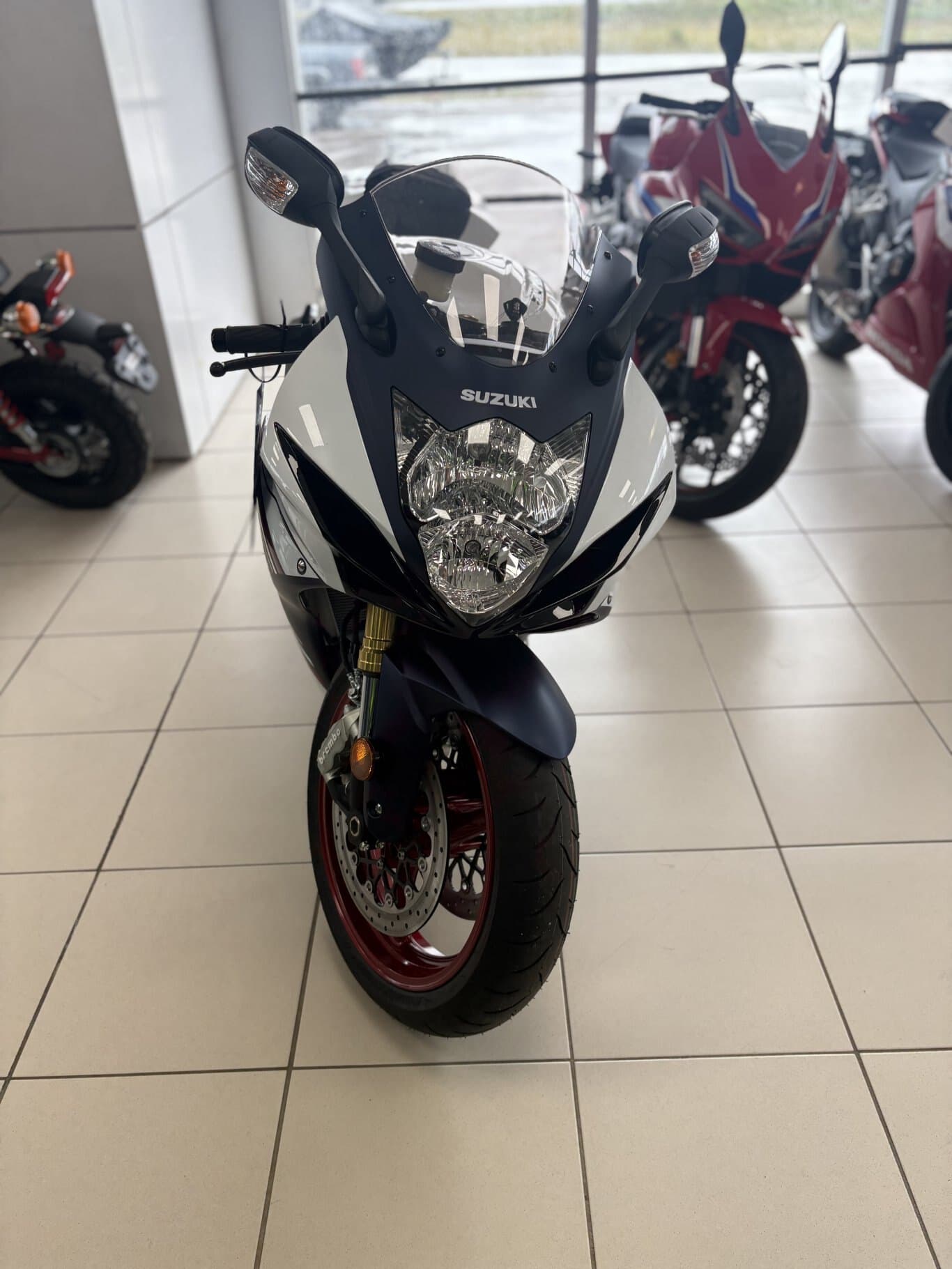 2025 Suzuki GSX-R750 Pearl Brilliant White / Metalic Mat Stelar Blue