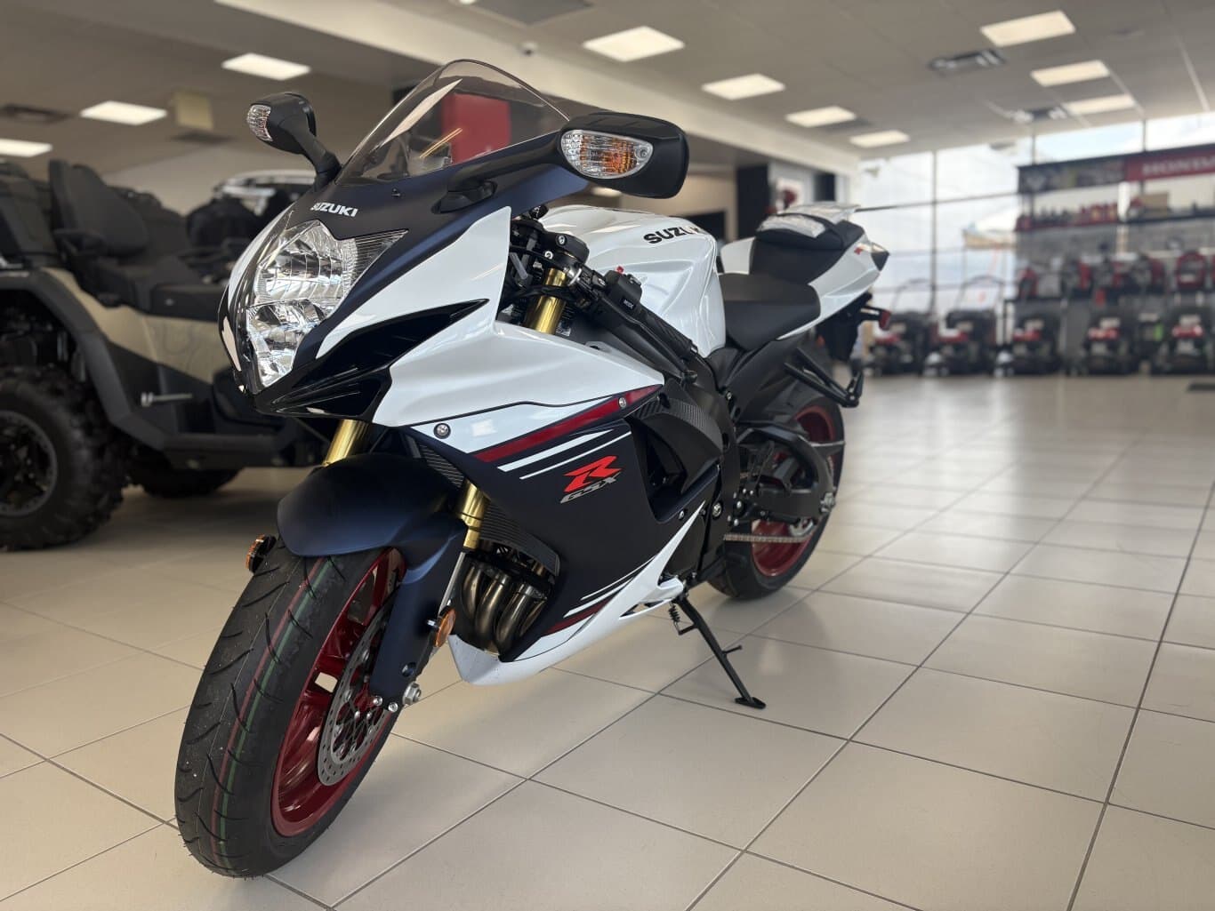 2025 Suzuki GSX-R750 Pearl Brilliant White / Metalic Mat Stelar Blue